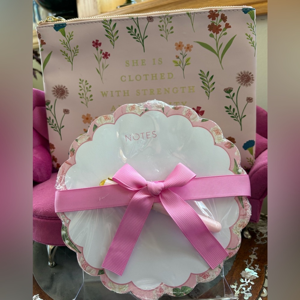 Eccolo Pink Scalloped Floral-Edge Notes Pad with Bow